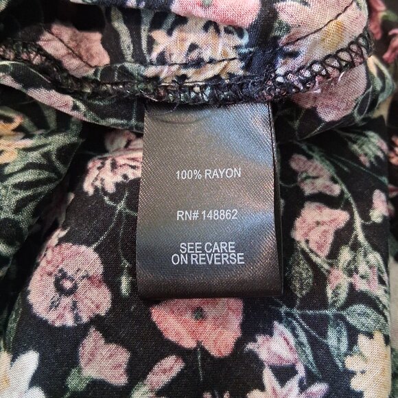 Torrid Black Floral Flutter Sleeve Blouse Women's Size 1 - Picture 11 of 13
